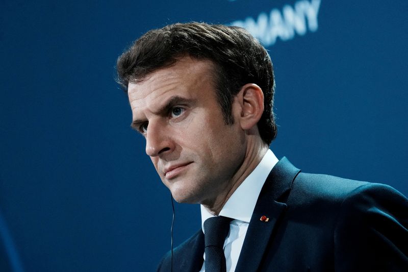 &copy; Reuters. バイデン米大統領は９日、マクロン仏大統領（写真）と、マクロン氏が最近行ったプーチン・ロシア大統領との会談やウクライナ訪問について話し合った。ホワイトハウスが声明を発表した