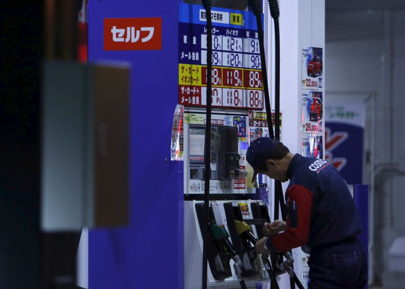 &copy; Reuters. FILE PHOTO: An employee of Cosmo Energy Holdings' Cosmo Oil service station checks its nozzles at a branch in Tokyo, Japan, December 16, 2015. REUTERS/Yuya Shino