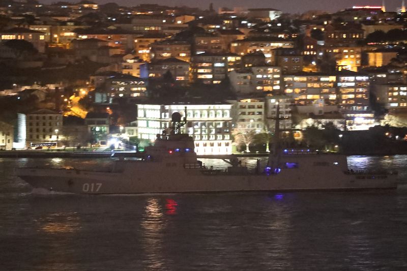 &copy; Reuters. The Russian Navy's large landing ship Pyotr Morgunov sets sail in the Bosphorus, on its way to the Black Sea, in Istanbul, Turkey February 9, 2022. REUTERS/Murad Sezer
