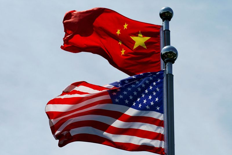 &copy; Reuters. Bandeiras dos EUA e da China em Xangai, China
30/07/2019. REUTERS/Aly Song