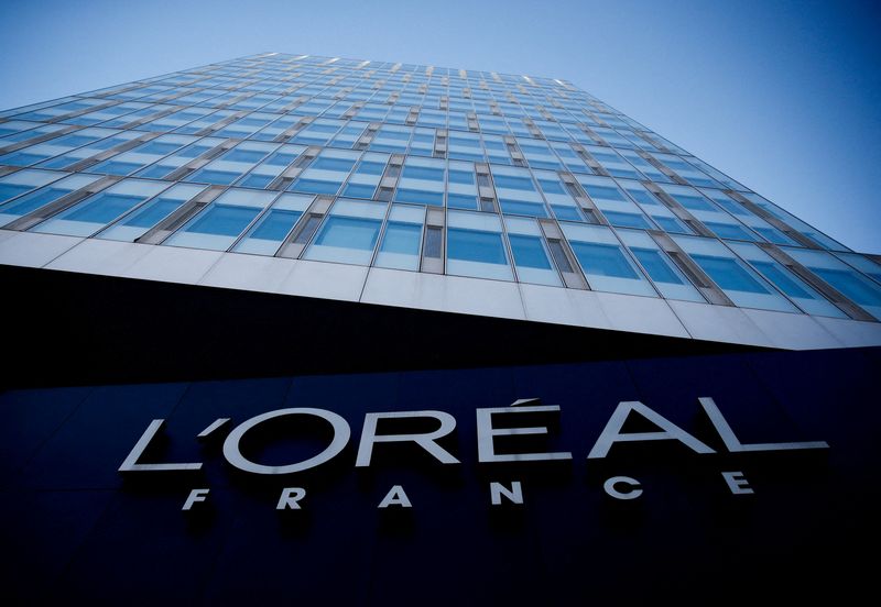 &copy; Reuters. FILE PHOTO: The logo of French cosmetics group L'Oreal in the western Paris suburb of Levallois-Perret, France, February 7, 2020. REUTERS/Gonzalo Fuentes