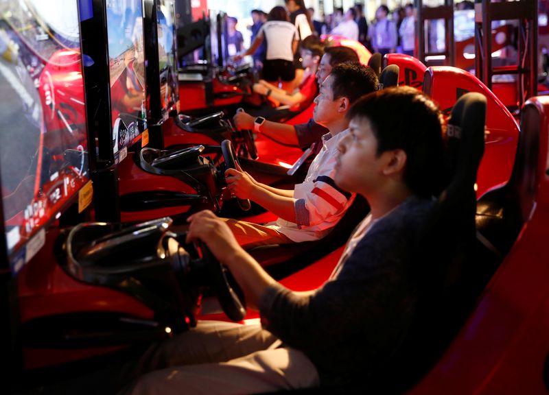 © Reuters. Visitantes experimentam o Gran Turismo Sport da Sony Interactive Entertainment na Tokyo Game Show  em Tóquio
21/09/2017
REUTERS/Kim Kyung-Hoon