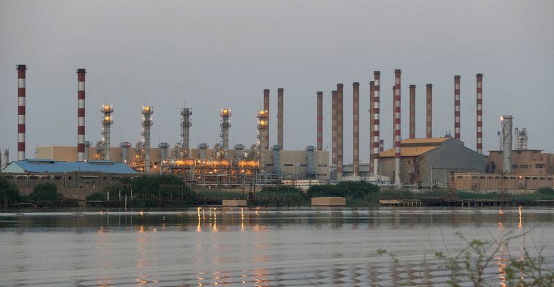 &copy; Reuters.  FILE PHOTO: A general view of Abadan oil refinery in southwest Iran, is pictured from Iraqi side of Shatt al-Arab in Al-Faw south of Basra, Iraq September 21, 2019. REUTERS/Essam Al-Sudani/File Photo/File Photo