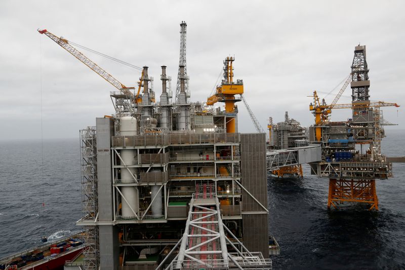 &copy; Reuters. FILE PHOTO: A general view of the Equinor's Johan Sverdrup oilfield platforms in the North Sea, Norway December 3, 2019. REUTERS/Ints Kalnins/File Photo