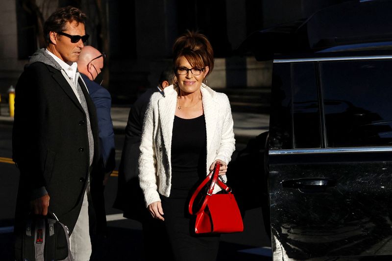 &copy; Reuters. Sarah Palin, 2008 Republican vice presidential candidate and former Alaska governor, arrives with former NHL hockey player Ron Duguay during her defamation lawsuit against the New York Times, at the United States Courthouse in the Manhattan borough of New
