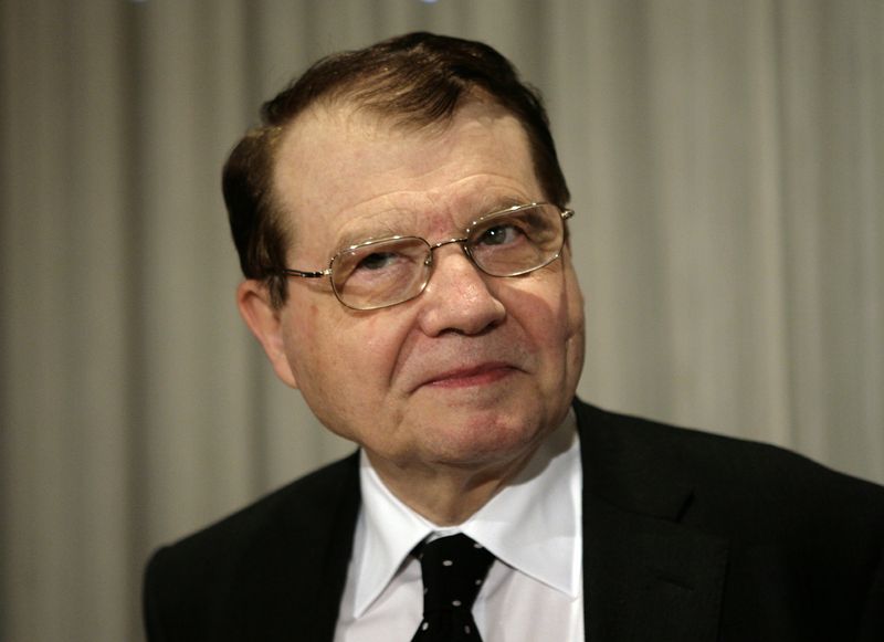 &copy; Reuters. FILE PHOTO: Dr. Luc Montagnier, co-discover of the Human immunodeficiency virus (HIV), arrives for a news conference at the National Press Club in Washington May 8, 2009.   REUTERS/Yuri Gripas