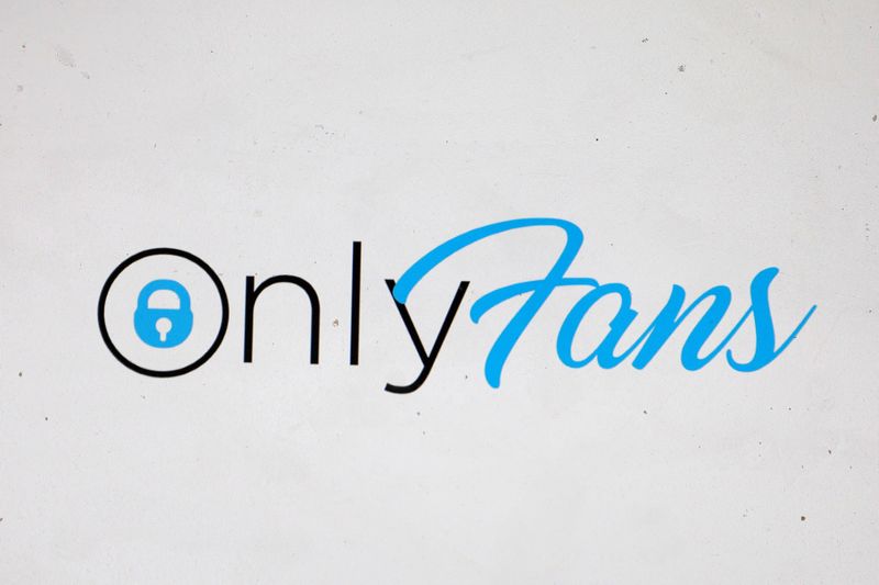 &copy; Reuters. FILE PHOTO: The logo for OnlyFans is seen on a device in this photo illustration in Manhattan, New York City, U.S., August 19, 2021. REUTERS/Andrew Kelly