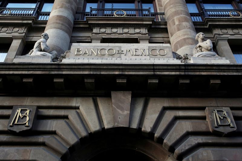 &copy; Reuters. FILE PHOTO: The logo of Mexico's Central Bank (Banco de Mexico) is seen at its building in downtown Mexico City, Mexico February 28, 2019. REUTERS/Daniel Becerril