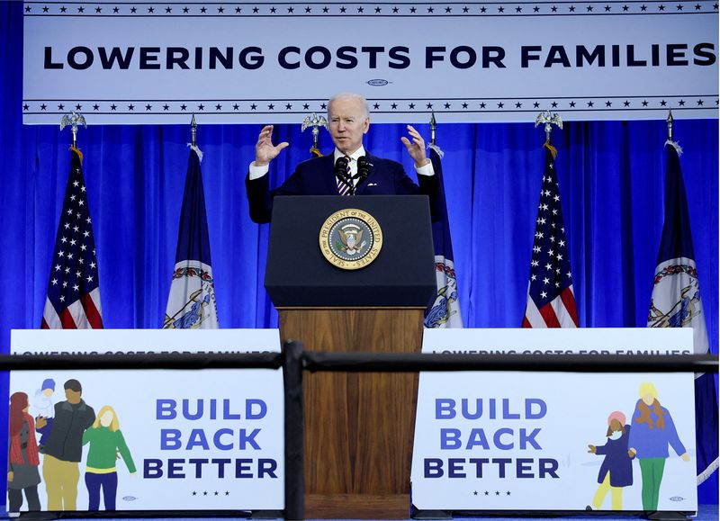 &copy; Reuters. U.S. President Joe Biden delivers remarks on Biden administration efforts to lower health care costs during a visit to Germanna Community College in Culpepper, Virginia, U.S., February 10, 2022. REUTERS/Leah Millis