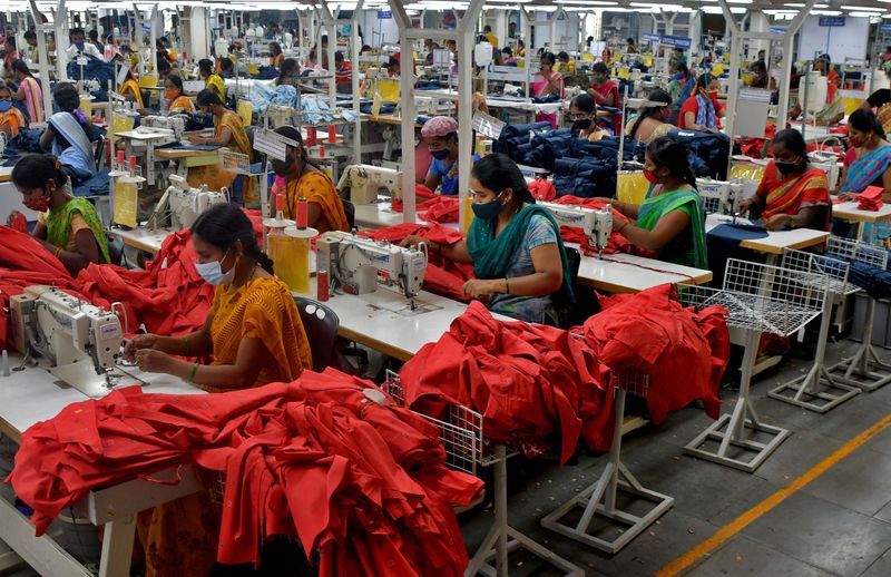 &copy; Reuters. Garment workers stitch shirts at a textile factory of Texport Industries in Hindupur town in the southern state of Andhra Pradesh, India, February 9, 2022. REUTERS/Samuel Rajkumar