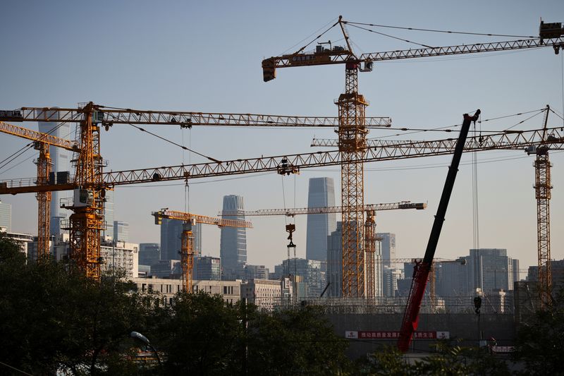&copy; Reuters. 　中国は、不動産開発会社が完成前の住宅物件売却で得た資金にアクセスしやすくなるよう規則を緩和した。金融ニュースサイトのCailiansheが２月１０日に報じた。北京で昨年１０月撮影（