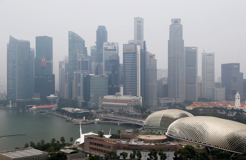 &copy; Reuters. FILE PHOTO: The financial district is seen shrouded by haze in Singapore September 18, 2019. REUTERS/Feline Lim