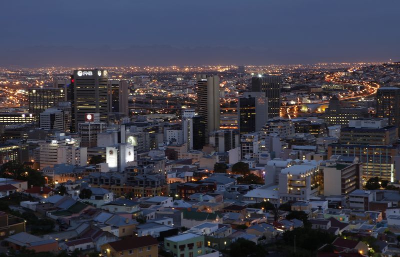 &copy; Reuters. FILE PHOTO - Dusk settles over Cape Town's central business district, November 2, 2009. REUTERS/Mike Hutchings (SOUTH AFRICA)