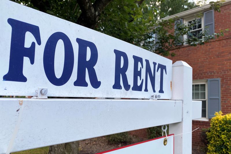&copy; Reuters. FILE PHOTO - A "For Rent" sign is placed in front of a home in Arlington, Virginia, U.S., June 8, 2021. Picture taken June 8, 2021. REUTERS/Will Dunham
