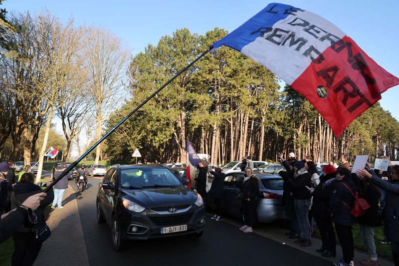 &copy; Reuters. Manifestantes contrários a restrições contra Covid no norte da França
11/02/2022 REUTERS/Pascal Rossignol