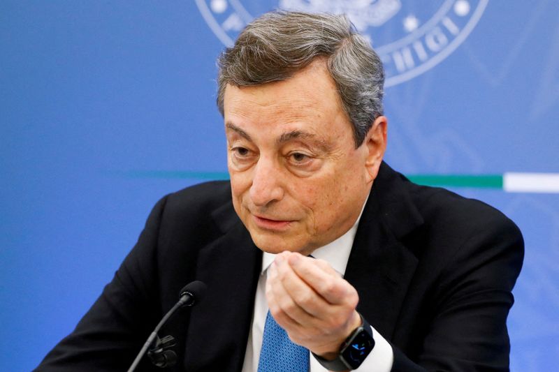 Italia, crescita sta rallentando in trim1, rischi all'orizzonte - Draghi