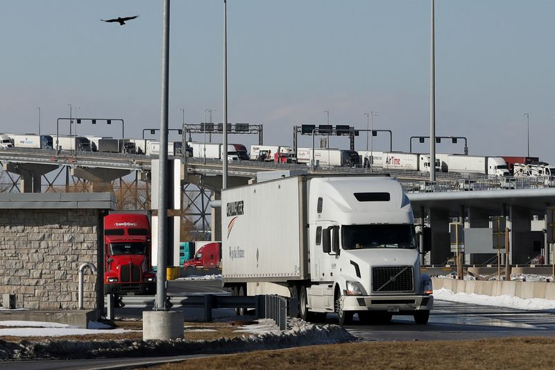 &copy; Reuters. FILE PHOTO: Trucks arrive in Canada from the United States at the Point Edward exit of the Blue Water Bridge, as nearby truckers and their supporters continue to protest against the coronavirus disease (COVID-19) vaccine mandates, in Sarnia, Ontario, Cana