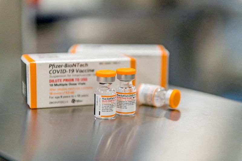 &copy; Reuters. FILE PHOTO: Pfizer/BioNTech's new pediatric COVID-19 vaccine vials are seen in this undated handout photo. Pfizer/Handout via REUTERS 