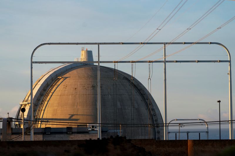 &copy; Reuters. FILE PHOTO: One of the two now closed reactors of the San Onofre nuclear generating station is shown at the nuclear power plant located south of San Clemente, California, U.S., December 5, 2019.   REUTERS/Mike Blake/File Photo/File Photo