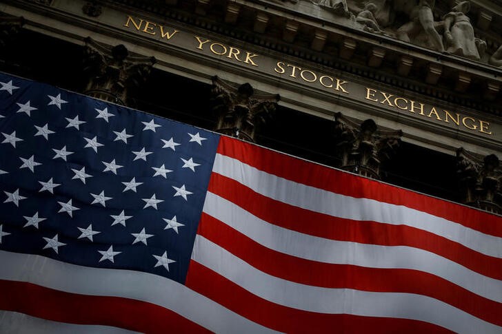 &copy; Reuters. 米国株式市場は大幅続落となった。ロシア・ウクライナ間の緊張の高まりを受けた。２０２０年４月撮影（２０２２年　ロイター/Andrew Kelly）