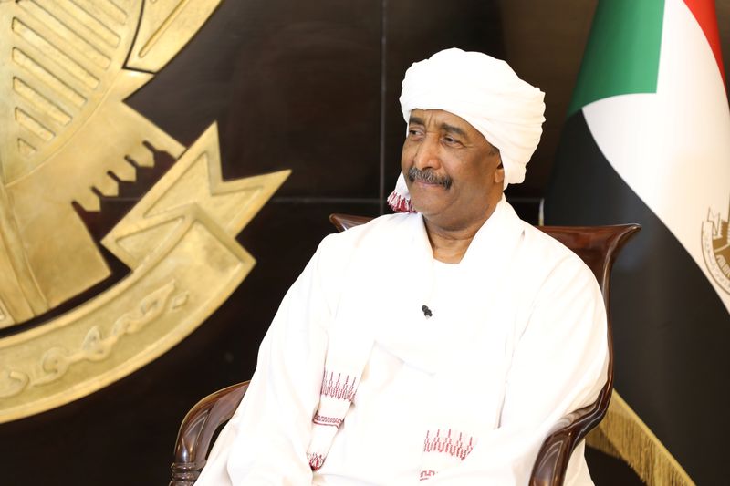 &copy; Reuters. رئيس مجلس السيادة السوداني عبد الفتاح البرهان أثناء مقابلة معه في مكتبه في العاصمة الخرطوم يوم 4 ديسمبر كانون الأول 2021. تصوير: الطيب صديق - رو