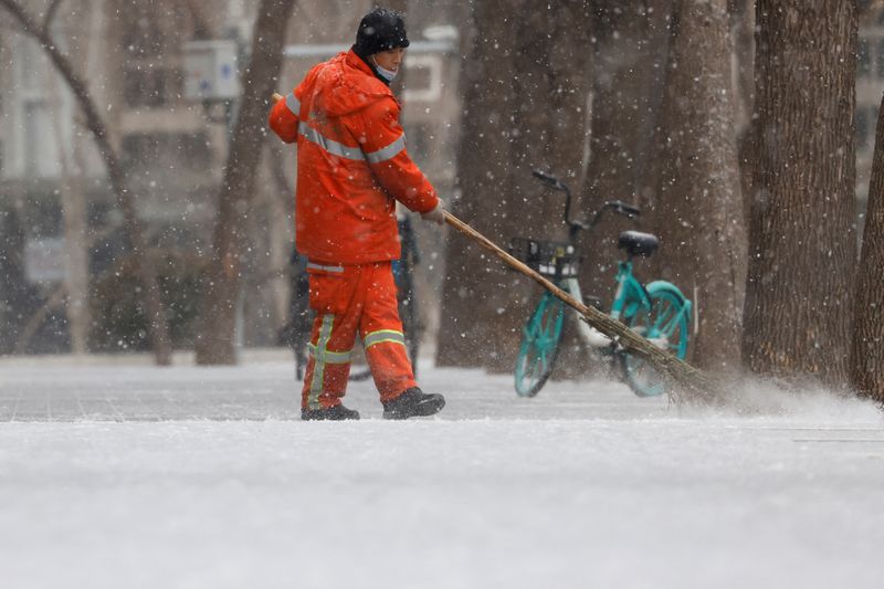 China issues blizzard alert in first Beijing snowfall of Olympics