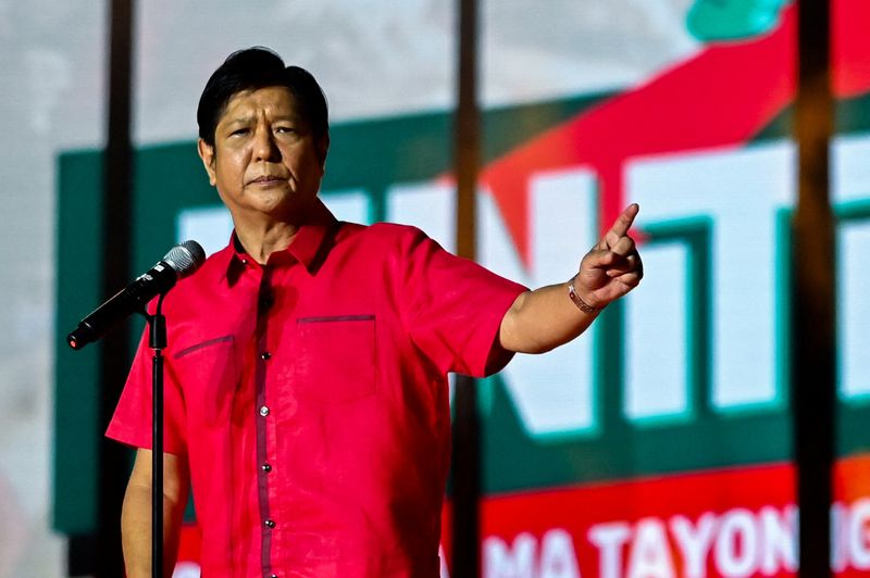 &copy; Reuters. المرشح الرئاسي الفلبيني فرديناند ماركوس جونيور يلقي خطابه خلال اليوم الأول من الحملة الانتخابية الرئاسية لعام 2022 في مقاطعة بولاكان في الثا