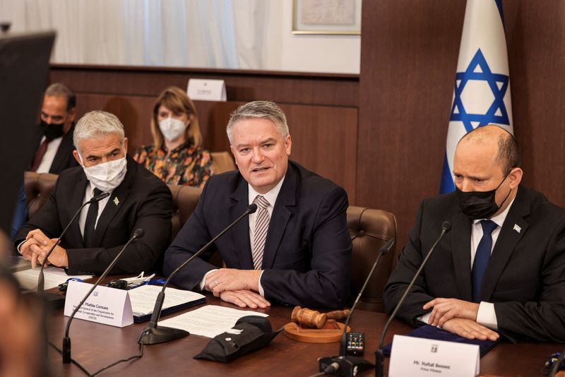 &copy; Reuters. Israeli Foreign Minister Yair Lapid, Secretary-General of the Organisation for Economic Co-operation and Development (OECD) Mathias Cormann and Israeli Prime Minister Naftali Bennett attend the weekly cabinet meeting at the prime minister's office in Jeru