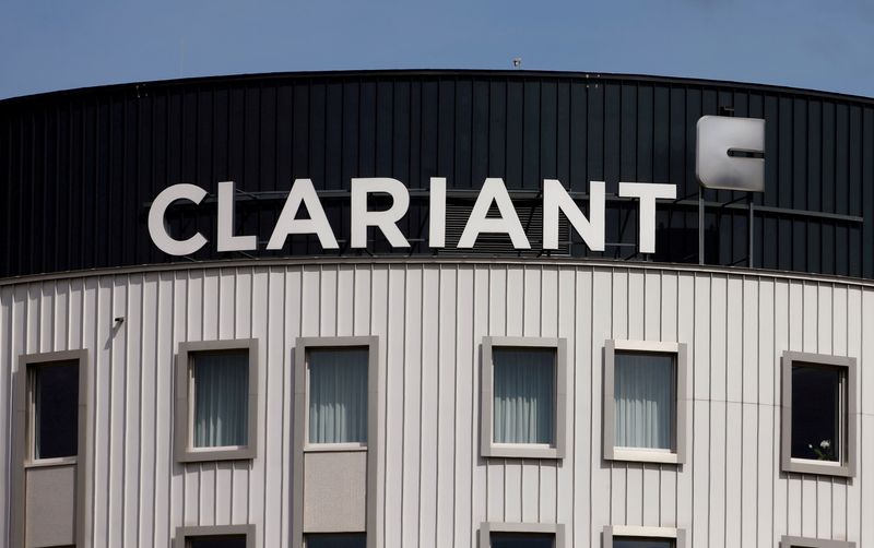 &copy; Reuters. FILE PHOTO: The logo of Swiss specialty chemicals company Clariant is seen at the company's headquarters in Pratteln, Switzerland August 9, 2017.  REUTERS/Arnd Wiegmann
