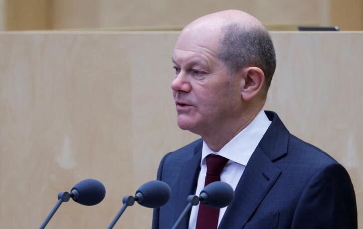 &copy; Reuters. German Chancellor Olaf Scholz speaks at the upper House of parliament Bundesrat in Berlin, Germany February 11, 2022. REUTERS/Michele Tantussi
