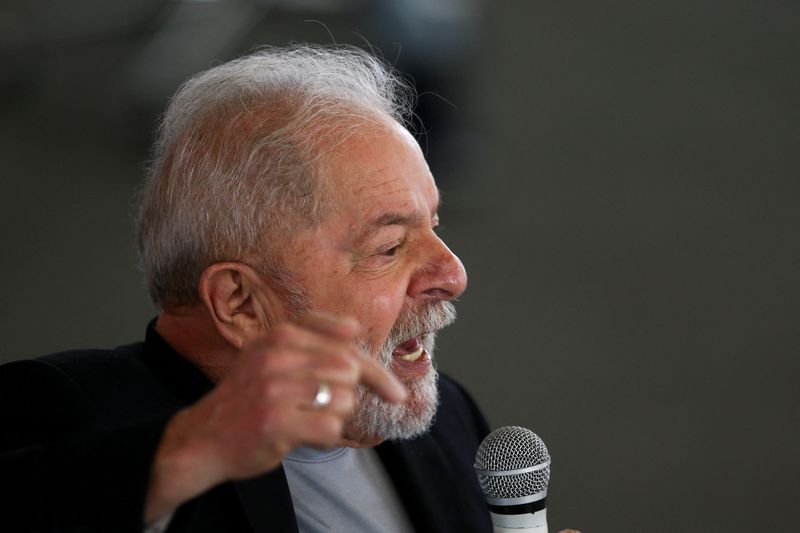 &copy; Reuters. FILE PHOTO: Brazil’s former President Luiz Inacio Lula da Silva speaks at Sindicato dos Metalurgicos do ABC (ABC Steelworkers' Union), in Sao Bernardo do Campo, Brazil January 29, 2022. REUTERS/Carla Carniel/File Photo