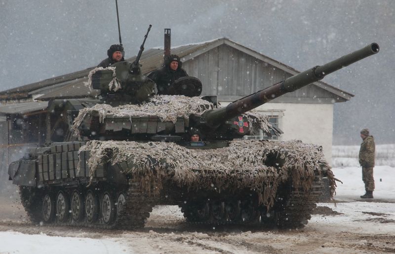 &copy; Reuters. FILE PHOTO: Service members of the Ukrainian Armed Forces drive a tank during military exercises in Kharkiv region, Ukraine February 10, 2022. REUTERS/Vyacheslav Madiyevskyy