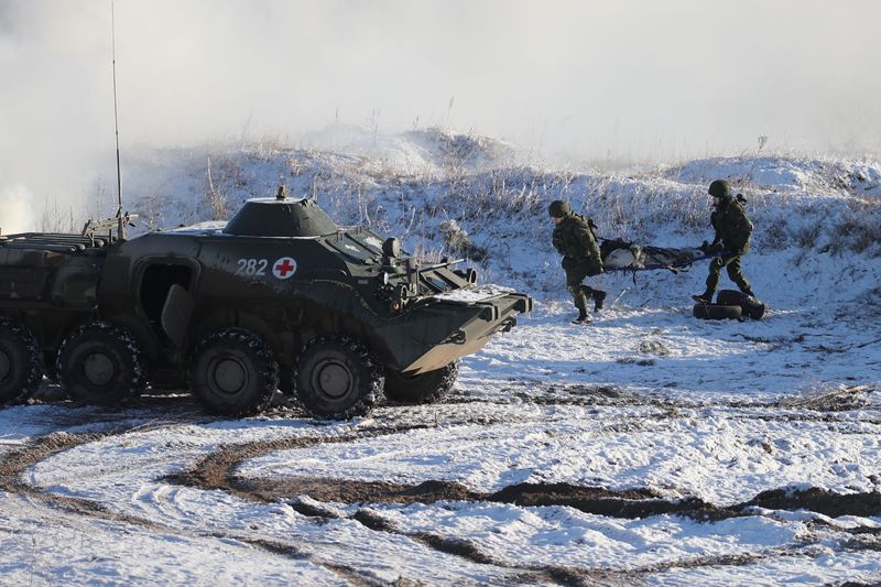 &copy; Reuters. Membros das Forças Armadas da Rússia e de Belarus realizam exercícios militares na região bielorrussa de Grodno
12/02/2022 Leonid Scheglov/BelTA/Divulgação via REUTERS