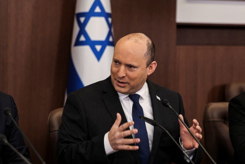 &copy; Reuters. Israeli Prime Minister Naftali Bennett chairs the weekly cabinet meeting at the prime minister's office in Jerusalem February 13, 2022. Menahem Kahana/Pool via REUTERS