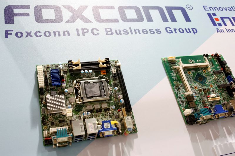 © Reuters. FILE PHOTO: Foxconn computer motherboards are seen during the annual Computex computer exhibition in Taipei, Taiwan June 1, 2016. REUTERS/Tyrone Siu