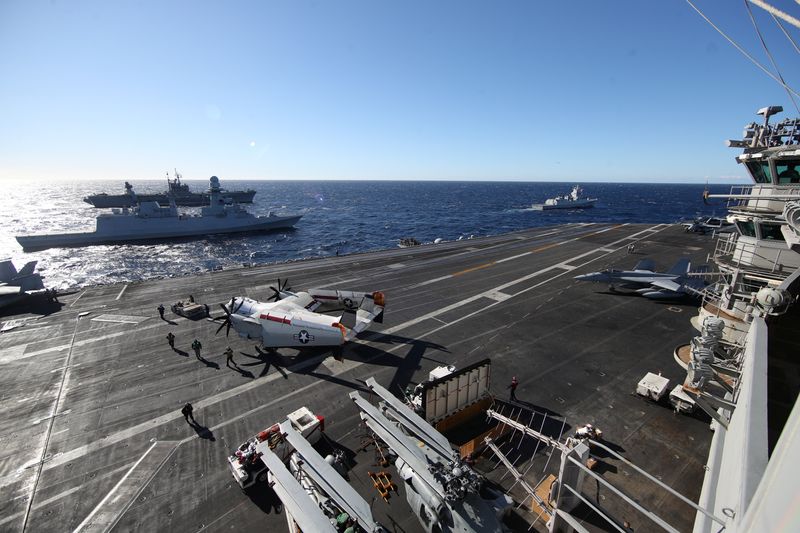 &copy; Reuters. FOTO DE ARCHIVO: Vista general del portaaviones USS Harry S. Truman, en el Mar Adriático, durante las operaciones bajo el mando y control de la OTAN junto con varios otros aliados de la OTAN para realizar maniobras marítimas coordinadas, entrenamiento d