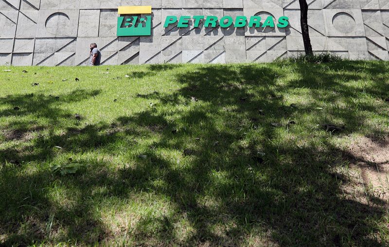 &copy; Reuters. FILE PHOTO: A man walks in front of the headquarters of Petroleo Brasileiro S.A. (Petrobas) in Rio de Janeiro, Brazil March 9, 2020. REUTERS/Sergio Moraes