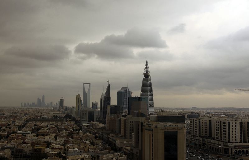 &copy; Reuters. FILE PHOTO: Clouds move over the Riyadh skyline November 17, 2013. Picture taken November 17, 2013. REUTERS/Faisal Al Nasser