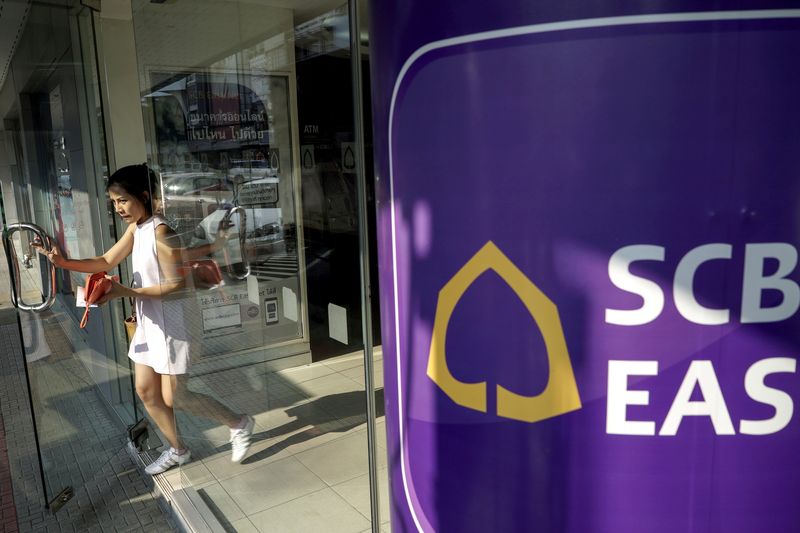 &copy; Reuters. FILE PHOTO: A woman walks out from a Siam Commercial Bank branch in Bangkok, Thailand, April 18, 2016. REUTERS/Athit Perawongmetha