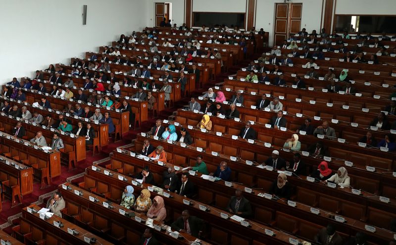&copy; Reuters. مشرعون إثيوبيون في البرلمان الإثيوبي في أديس أبابا بصورة من أرشيف رويترز.