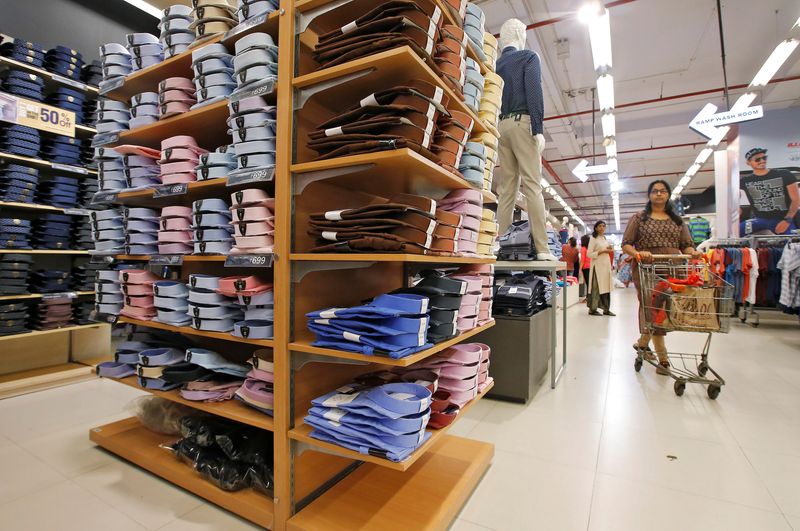 &copy; Reuters. FILE PHOTO: A customer walk inside a clothes store at a shopping mall in Kolkata, India, June 20, 2018. REUTERS/Rupak De Chowdhuri