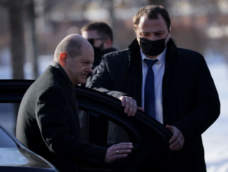 &copy; Reuters. German Chancellor Olaf Scholz leaves a wreath-laying ceremony at the Tomb of the Unknown Soldier by the Kremlin Wall in Moscow, Russia February 15, 2022. REUTERS/Maxim Shemetov/Pool