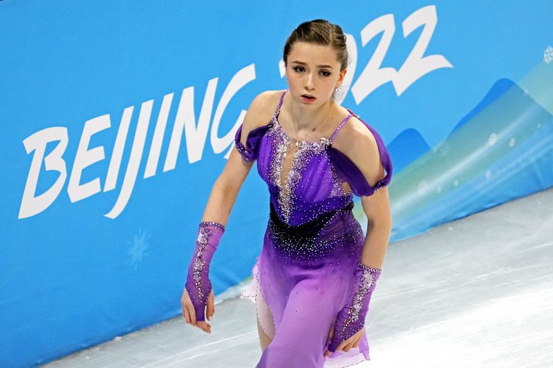 &copy; Reuters. Patinadora artística russa Kamila Valieva se aquece antes de competir na Olimpíada de Inverno Pequim 2022 
15/02/2022 Rob Schumacher-USA TODAY Sports