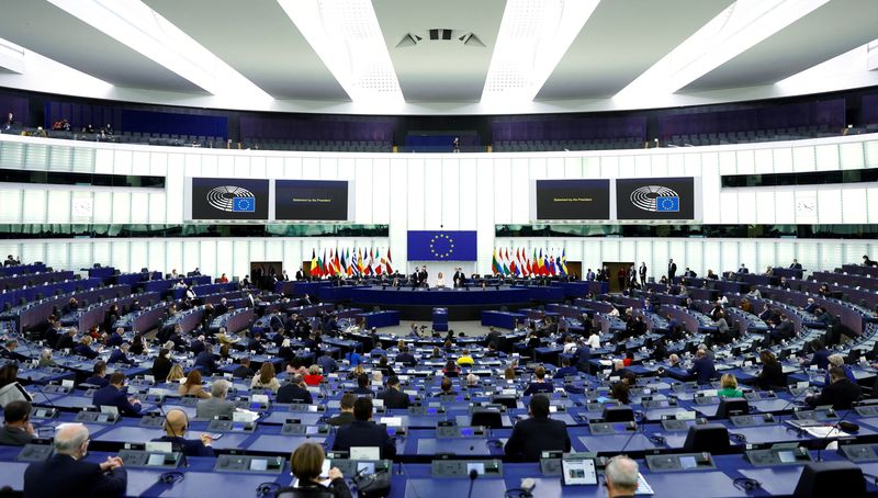 &copy; Reuters. FOTO DE ARCHIVO: La recién elegida presidenta del Parlamento Europeo, Roberta Metsola, pronuncia un discurso durante una sesión plenaria en Estrasburgo, Francia, 18 de enero de 2022. REUTERS/Gonzalo Fuentes