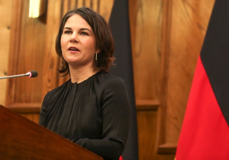 &copy; Reuters. FOTO DE ARCHIVO: La ministra de Asuntos Exteriores de Alemania, Annalena Baerbock, asiste a una rueda de prensa conjunta con el ministro de Asuntos Exteriores de Jordania, Ayman Safadi (no en la imagen), en Ammán, Jordania, 11 de febrero de 2022. REUTERS