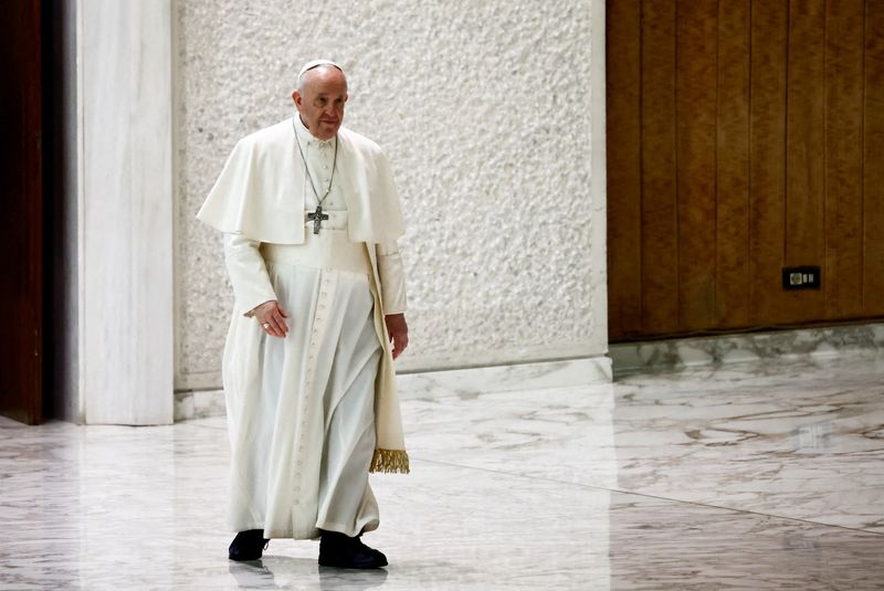 &copy; Reuters. FILE PHOTO: Pope Francis arrives for his weekly general audience at the Paul VI Audience Hall in the Vatican, February 9, 2022. REUTERS/Yara Nardi