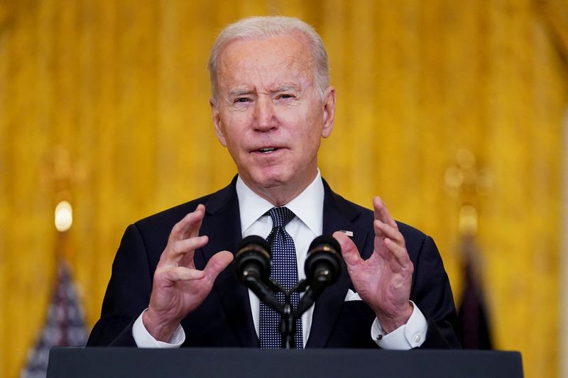 &copy; Reuters. U.S. President Joe Biden speaks about the situation in Russia and Ukraine from the White House in Washington, U.S., February 15, 2022. REUTERS/Kevin Lamarque