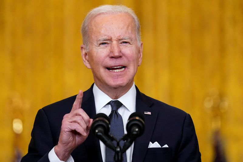 &copy; Reuters. U.S. President Joe Biden speaks about the situation in Russia and Ukraine from the White House in Washington, U.S., February 15, 2022. REUTERS/Kevin Lamarque