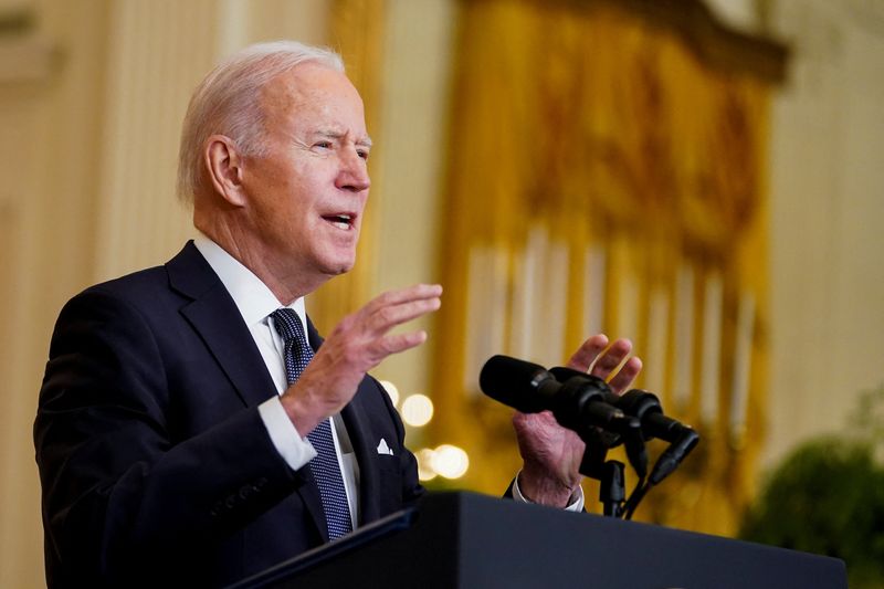 &copy; Reuters. U.S. President Joe Biden speaks about the situation in Russia and Ukraine from the White House in Washington, U.S., February 15, 2022. REUTERS/Kevin Lamarque