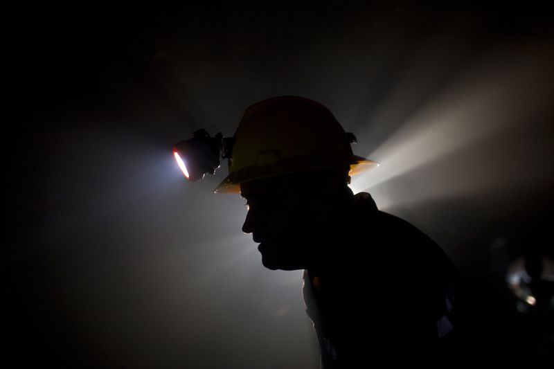 &copy; Reuters. FILE PHOTO: A worker works inside Simon Bolivar gold mine, legally developed by the firm Rusoro Mining in El Callao in the southern Bolivar State July 14, 2010.  Picture taken July 14, 2010. REUTERS/Carlos Garcia Rawlins 